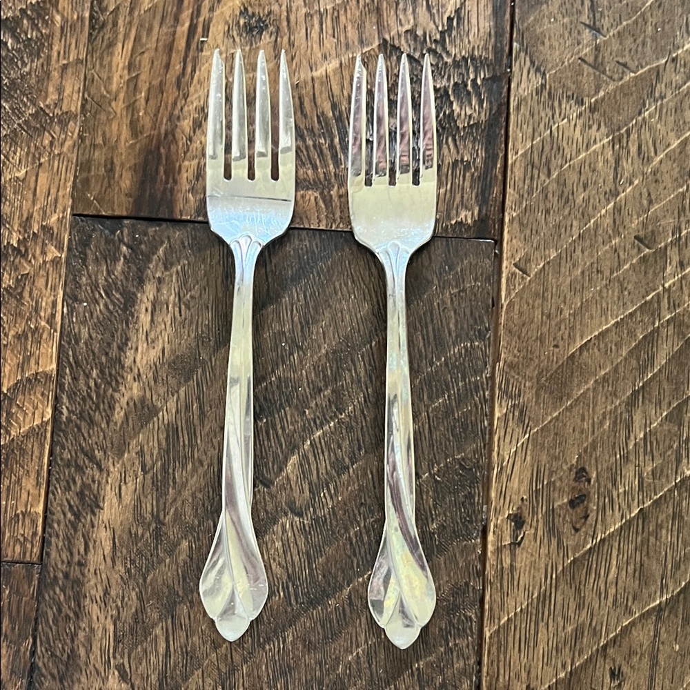 Tribeca Salad Forks (2) (Stainless)
by ONEIDA